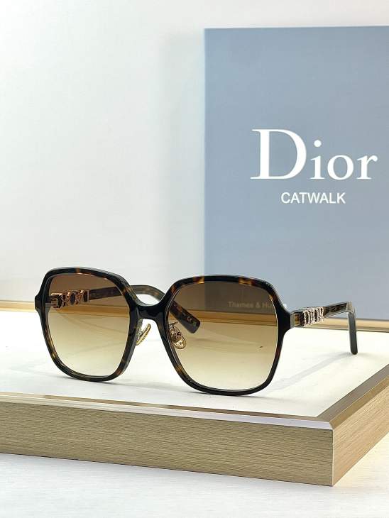 Picture of Dior Sunglasses _SKUfw76160912fw